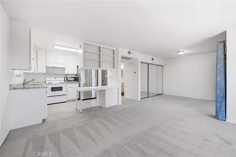 Living - 254 Sequoia Ct #26, Thousand Oaks, CA 91360 photo 3 of 4