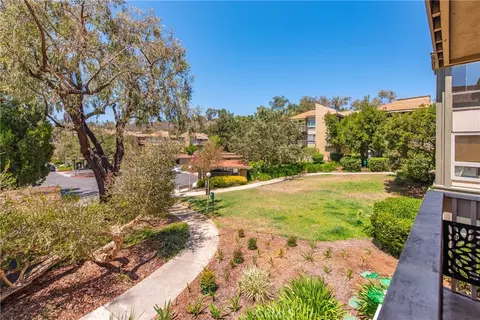 Exterior - 254 Sequoia Ct #26, Thousand Oaks, CA 91360 photo 4 of 9