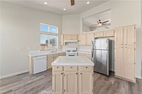 Kitchen - 1645 E Kettering, Lancaster, CA 93535 photo 3 of 8