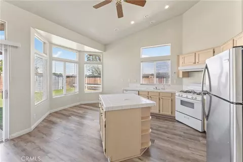 Kitchen - 1645 E Kettering, Lancaster, CA 93535 photo 2 of 7