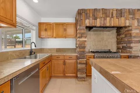 Kitchen - 805 Moffatt Cir, Simi Valley, CA 93065 photo 4 of 7