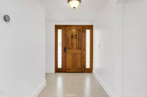 Entry Way - 805 Moffatt Cir, Simi Valley, CA 93065 photo 2 of 4