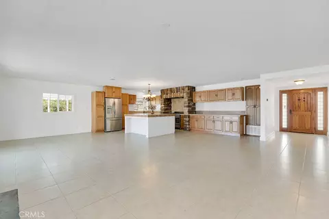 Living - 805 Moffatt Cir, Simi Valley, CA 93065 photo 3 of 5