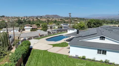 View/Area - 805 Moffatt Cir, Simi Valley, CA 93065 photo 10 of 12