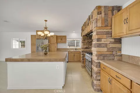 Kitchen - 805 Moffatt Cir, Simi Valley, CA 93065 photo 2 of 7
