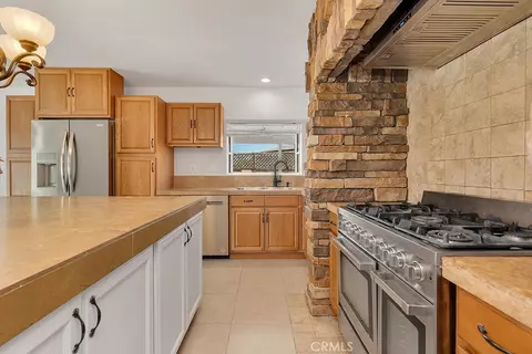 Kitchen - 805 Moffatt Cir, Simi Valley, CA 93065 photo 3 of 7