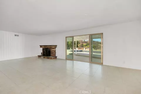 Living - 805 Moffatt Cir, Simi Valley, CA 93065 photo 5 of 5