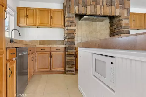 Kitchen - 805 Moffatt Cir, Simi Valley, CA 93065 photo 6 of 7