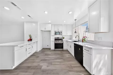 16733 Parthenia St #5, Northridge, CA 91343