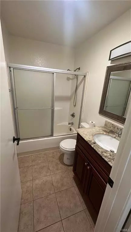 Bath - 421 Porter St, Glendale, CA 91205 photo 1 of 1