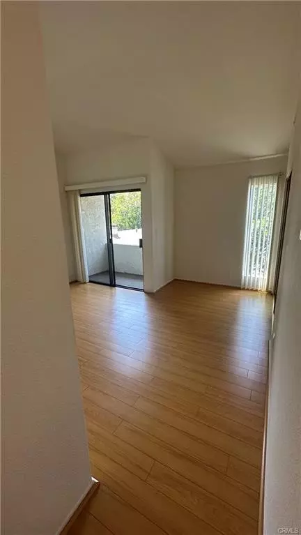 Living - 421 Porter St, Glendale, CA 91205 photo 1 of 2