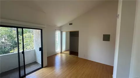 Living - 421 Porter St, Glendale, CA 91205 photo 2 of 2