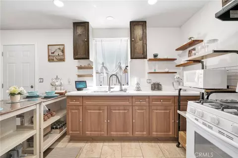 Kitchen - 15116 S Lime Ave, Compton, CA 90221 photo 6 of 6
