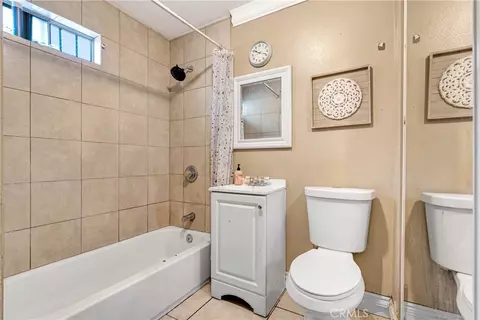 Bath - 15116 S Lime Ave, Compton, CA 90221 photo 4 of 6