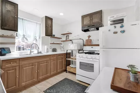 Kitchen - 15116 S Lime Ave, Compton, CA 90221 photo 5 of 6