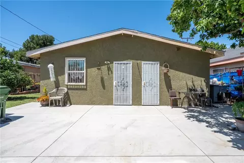 Exterior - 15116 S Lime Ave, Compton, CA 90221 photo 9 of 22