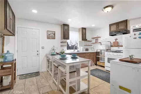 Kitchen - 15116 S Lime Ave, Compton, CA 90221 photo 3 of 6