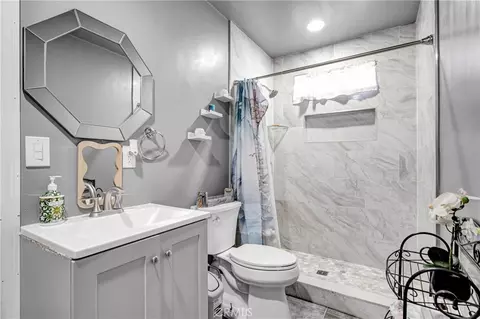 Bath - 15116 S Lime Ave, Compton, CA 90221 photo 6 of 6