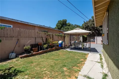 Exterior - 15116 S Lime Ave, Compton, CA 90221 photo 14 of 22