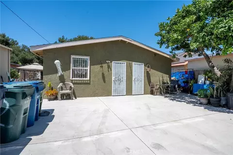 Exterior - 15116 S Lime Ave, Compton, CA 90221 photo 8 of 22