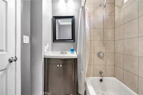 Bath - 15116 S Lime Ave, Compton, CA 90221 photo 1 of 6