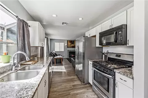 Kitchen - 43626 Easy St, Lancaster, CA 93535 photo 2 of 4