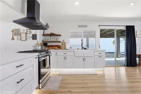 Kitchen - 2019 Hietter, Simi Valley, CA 93063 photo 3 of 4