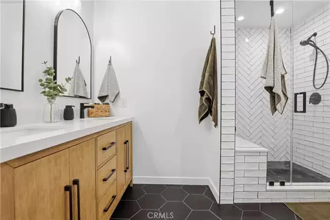 Bath - 2019 Hietter, Simi Valley, CA 93063 photo 4 of 6