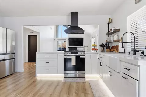 Kitchen - 2019 Hietter, Simi Valley, CA 93063 photo 2 of 4