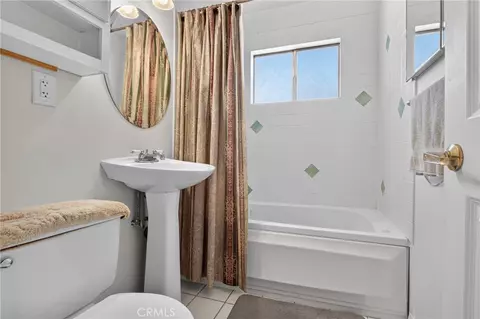 Bath - 1396 Currant Ave, Simi Valley, CA 93065 photo 1 of 2
