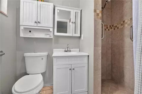 Bath - 1396 Currant Ave, Simi Valley, CA 93065 photo 2 of 2