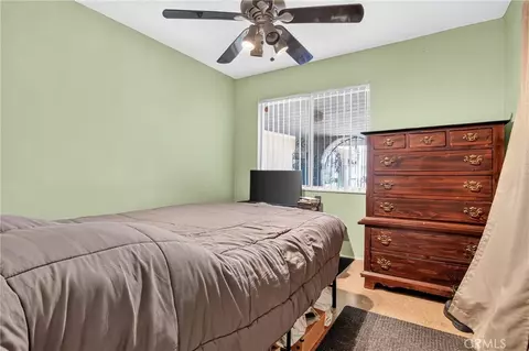 Bedroom - 1396 Currant Ave, Simi Valley, CA 93065 photo 4 of 5