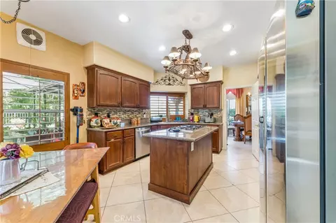 Kitchen - 24515 Ebelden, Newhall, CA 91321 photo 2 of 2