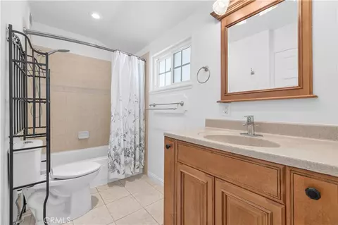 Bath - 1394 Parkhurst, Simi Valley, CA 93065 photo 2 of 4