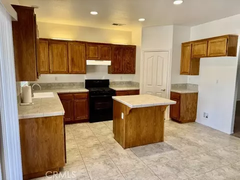 Kitchen - 2759 Legends, Lancaster, CA 93536 photo 2 of 4