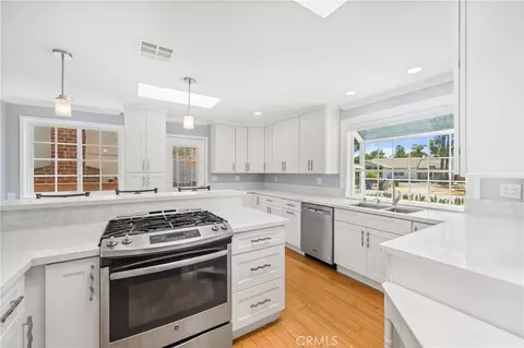 Kitchen - 20271 Mobile, Winnetka, CA 91306 photo 1 of 2