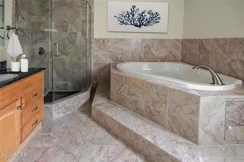 Bath - 2810 Juniper Dr, Palmdale, CA 93550 photo 3 of 5
