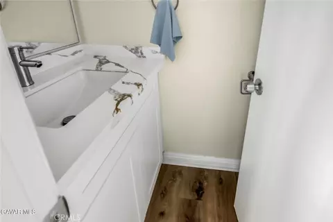 Bath - 2810 Juniper Dr, Palmdale, CA 93550 photo 2 of 5