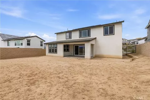 Exterior - 28710 Orange Park Dr, Castaic, CA 91384 photo 2 of 4