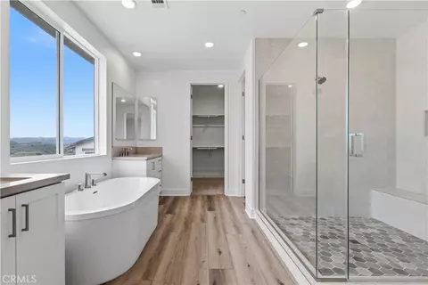Bath - 28710 Orange Park Dr, Castaic, CA 91384 photo 1 of 1