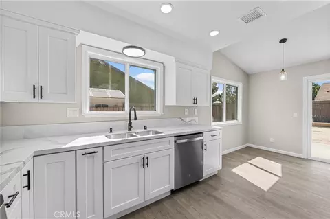 Kitchen - 1608 Lobo Ct, Lancaster, CA 93535 photo 3 of 4