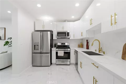 Kitchen - 10012 Plainview Ave, Tujunga, CA 91042 photo 2 of 2
