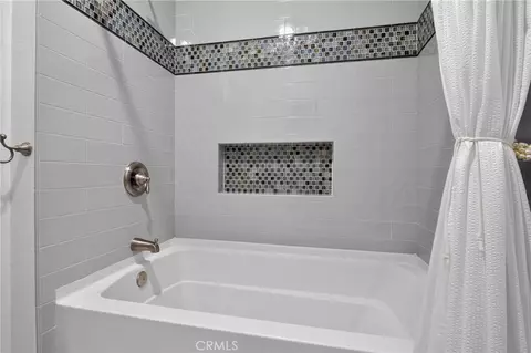 Bath - 6491 Twin Circle Ln #5, Simi Valley, CA 93063 photo 4 of 5