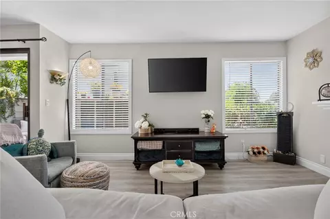 Living - 6491 Twin Circle Ln #5, Simi Valley, CA 93063 photo 4 of 5