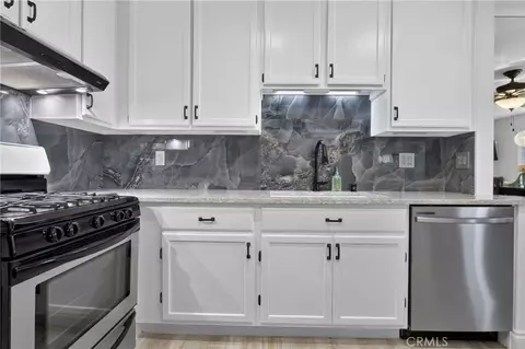 Kitchen - 6491 Twin Circle Ln #5, Simi Valley, CA 93063 photo 2 of 3