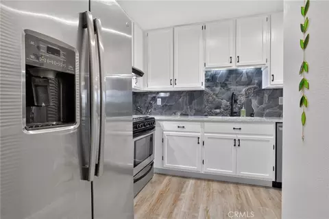 Kitchen - 6491 Twin Circle Ln #5, Simi Valley, CA 93063 photo 3 of 3