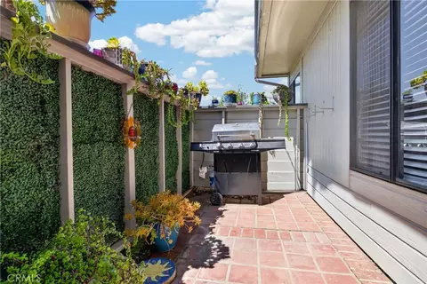 Exterior - 6491 Twin Circle Ln #5, Simi Valley, CA 93063 photo 4 of 7