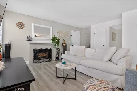 Living - 6491 Twin Circle Ln #5, Simi Valley, CA 93063 photo 5 of 5