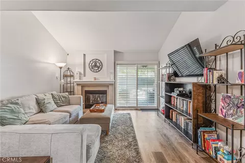 Living - 6017 Oldenberg, Simi Valley, CA 93063 photo 3 of 3
