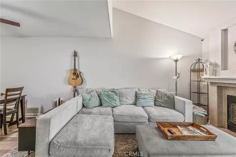 Living - 6017 Oldenberg, Simi Valley, CA 93063 photo 2 of 3